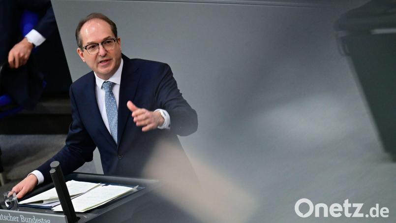 Bundesinnenminister Alexander Dobrindt (CSU) lobte die eigene Migrationspolitik als Erfolg. Bild: Sebastian Christoph Gollnow/dpa