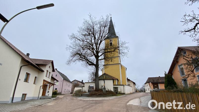Wenn die Bauarbeiten in Neunaigen wieder aufgenommen werden, erhalten Bereiche der Lehrer-Schinner-Straße, der Rosengasse, der St-Vitus-Straße und der Holzhammerweg neue Straßenleuchten. Bild: Völkl
