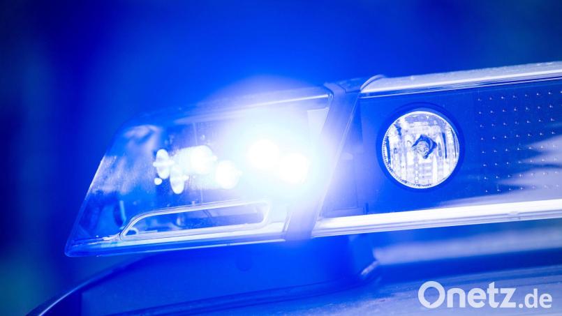 Der 39-Jährige starb an der Unfallstelle am Donnerstag. (Symbolbild) Bild: Lino Mirgeler/dpa