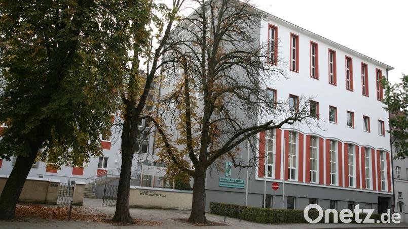 Informationen zum Schulprofil der Wirtschaftsschule Weiden gibt es beim Infoabend und Tag der offenen Tür. Bild: Wirtschaftsschule Weiden