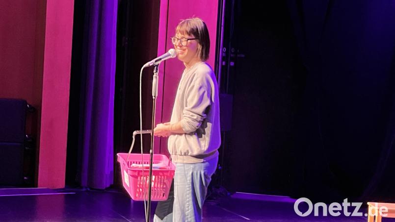 Eva Karl Faltermeier schwört auf den rosa Flirtkorb beim Edeka. Bild: mma