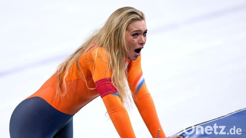 Jutta Leerdams Gold-Rennanzug wurde für mehr als 195.000 Euro versteigert. (Archivbild) Bild: Luca Bruno/AP/dpa