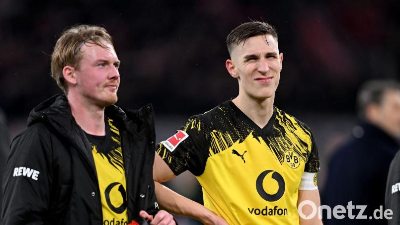 Wieder nichts! Julian Brandt (links) und Nico Schlotterbeck blicken nach dem 2:3 gegen die Bayern ins Leere. Bild: David Inderlied/dpa