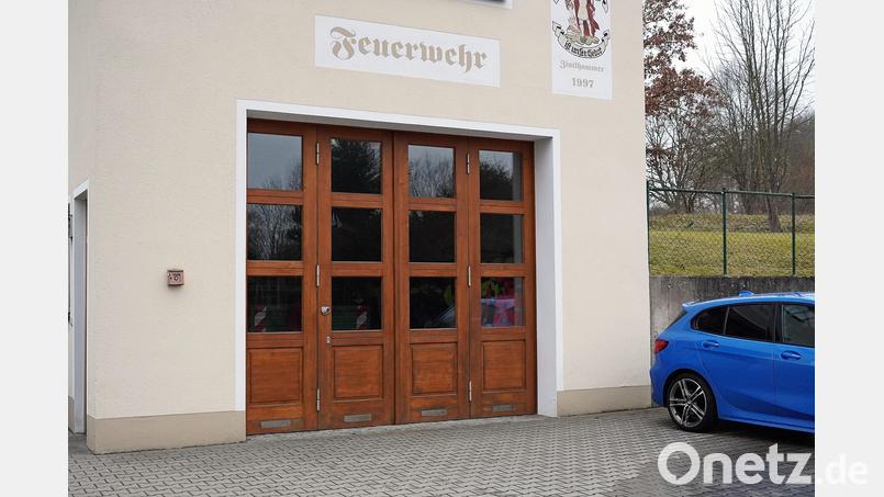 Das Tor am Feuerwehrgerätehaus in Zintlhammer beschäftigte die Mitglieder des Pressather Bauausschusses. Bild: jma