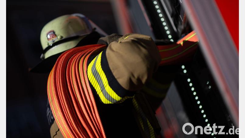 Die Feuerwehr konnte die Flammen rasch löschen. (Symbolbild) Bild: Marijan Murat/dpa