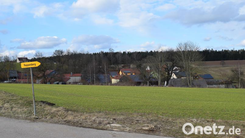 Auf der freien Fläche vor der Ortschaft Rappenberg soll eine Agri-PV Anlage errichtet werden. Die Baugenehmigung wurde bereits erteilt. Bild: bnr