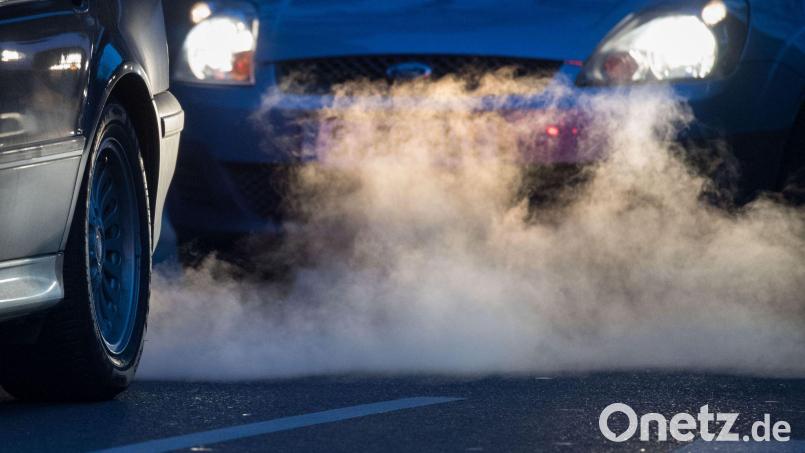 Können Gerichte ein Verbrenner-Verbot aussprechen? (Symbolbild) Bild: Marijan Murat/dpa