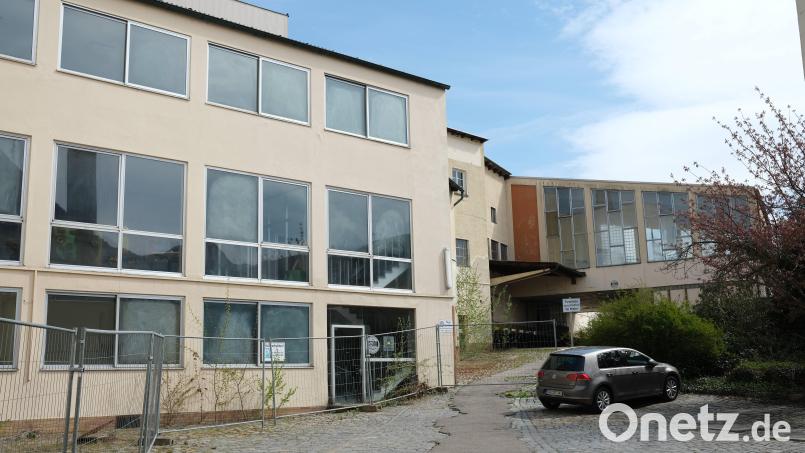 Das Schmidt-Bräu-Gelände gehört der Stadt und liegt seit Jahren brach. Die weitere Entwicklung ist eines der Wahlkampfthemen in Schwandorf. Archivbild: Hirsch