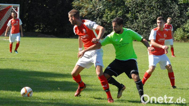 Roman Wimmer (am Ball) wechselt vom SC Mähring zum SV Mitterteich. Bild: Gebert, Rudolf