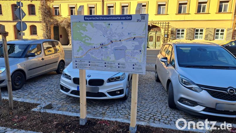 Der neu gestaltete Infopoint zwischen dem Rathaus der Stadt Schnaittenbach und der St.Vitus Kirche Schnaittenbach Bild: Thomas Hottner