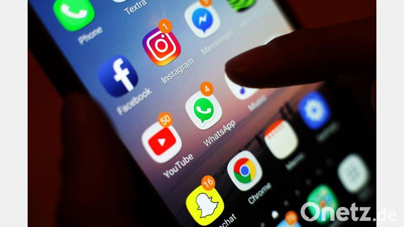 Junge Menschen nutzen soziale Medien am intensivsten. (Symbolbild) Bild: Yui Mok/PA Wire/dpa