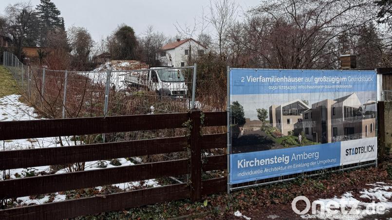 Das Bauprojekt am Kirchensteig 24 in Amberg sorgt für mächtig dicke Luft zwischen den Anwohnern und der dafür verantwortlichen Stadtblick GmbH. Bild: Stephan Huber