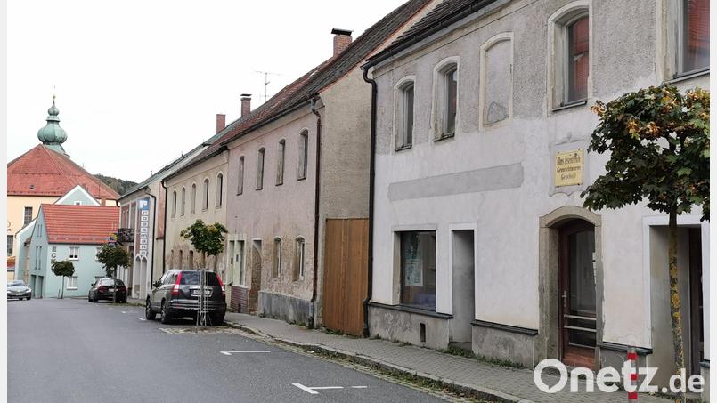 Leerstände, wie hier in der Nabburger Straße, sind kein Aushängeschild für das Mittelzentrum Oberviechtach. Das ist den Listenführern der Parteien und Gruppen klar, die noch bis Sonntag um Wählerstimmen werben. Archivbild: Portner