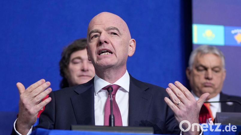 Gianni Infantino stört sich an Spielern, die ihren Mund verdecken. (Archivbild) Bild: Mark Schiefelbein/AP/dpa