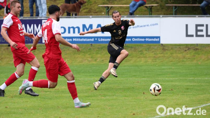 David Bezdicka (rechts) wird auch in der Saison 26/27 für den SC Luhe-Wildenau Tore schießen. Archivbild: Dieter Jäschke