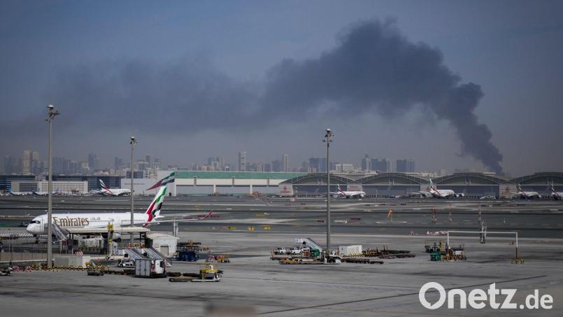 Eine Lehrerin aus Kiel und ihre Eltern sitzen derzeit in Dubai fest. (Archivbild) Bild: Altaf Qadri/AP/dpa