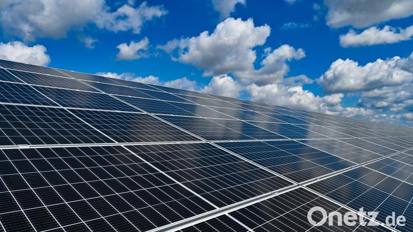 Vor der Kommunalwahl betont die IHK Regensburg die Bedeutung einer vorausschauenden Wirtschaftspolitik in Amberg-Sulzbach. Symbolbild: Patrick Pleul/dpa