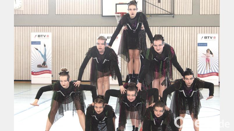 Sieger bei den Erwachsenen wurde "Temptation" vom Turnerbund Jahn Wiesau. Die jungen Frauen zeigten einen Showtanz, der von Astrid Maurer einstudiert worden war. Bild: wro