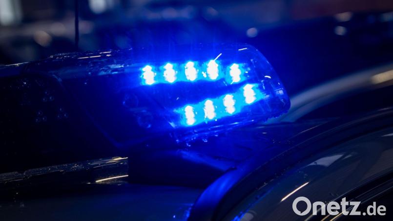 In Bruck wurde eine Französische Bulldogge angefahren und schwer verletzt zurückgelassen. Die Polizei sucht Zeugen. Symbolbild: Jens Büttner/dpa