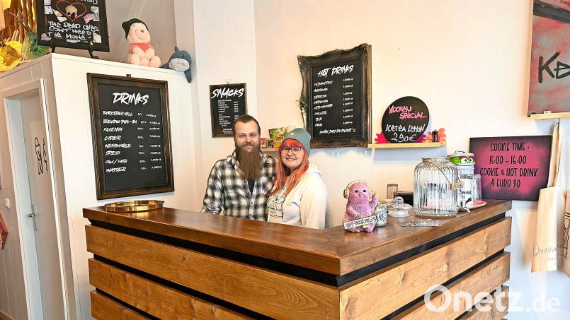 Mit viel Eigeninitiative und Liebe zum Detail haben Larissa Schulz und Adrian Lucas das "TinteBarKunst" gestaltet - ein kreativer Treffpunkt mit Wohnzimmercharakter mitten in Marktredwitz. Bild: K. Melzner