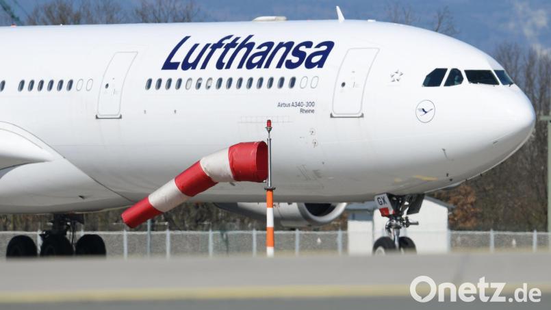 Die Bundesregierung schickte einen Lufthansa-Airbus zu einem ersten Evakuierungsflug nach Oman. (Archivbild) Bild: Arne Dedert/dpa Pool/dpa