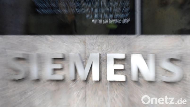 Siemens will in Amberg 200 Millionen Euro in einen Fabrik-Neubau investieren. (Symbolbild) Bild: Felix Hörhager/dpa