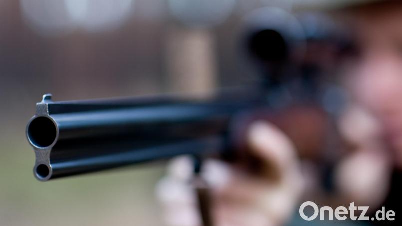 Ein Jagdunfall in Hemau endet für einen 54-jährigen mit einer schweren Verletzung am Fuß. Symbolbild: Patrick Pleul/dpa