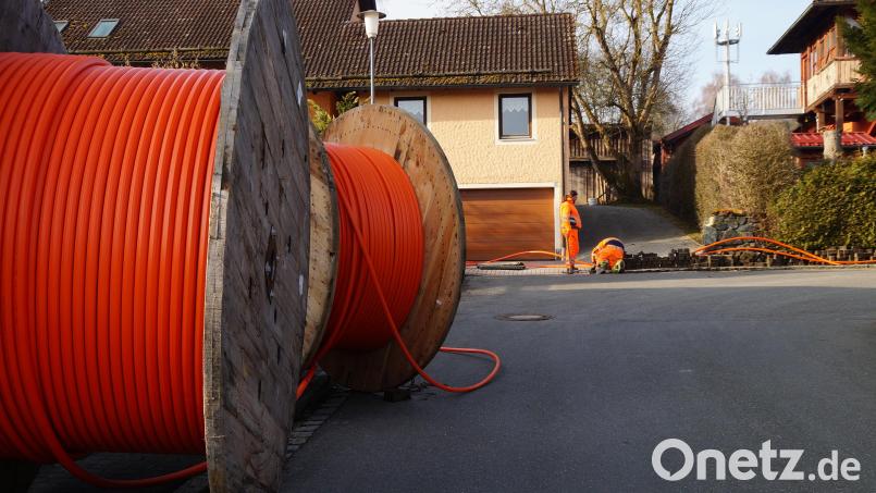 Zurzeit werden die Breitbandkabel in Niedermurach verlegt. Danach kommt Pertolzhofen dran. Bild: wel