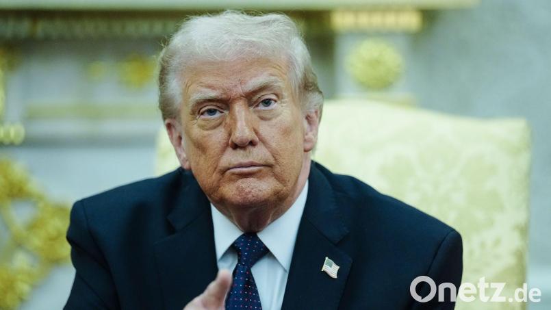 US-Präsident Donald Trump äußert sich zu einem möglichen WM-Start der iranischen Fußball-Nationalmannschaft. Bild: Kay Nietfeld/dpa