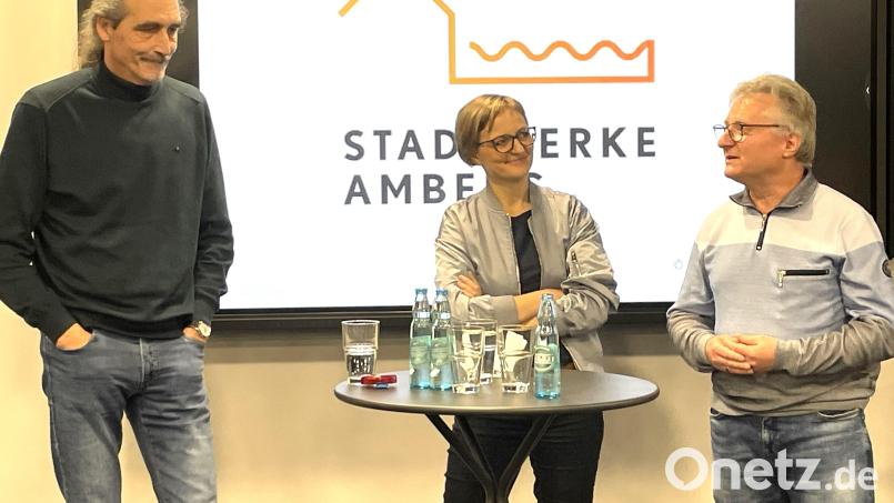 In einem lockeren Frage- und Antwortspiel nahmen (von links) Martin Malitzke, Franziska Brantner und Hans-Jürgen Bumes zu aktuellen Energiethemen Stellung. Bild: Susanne Schwab