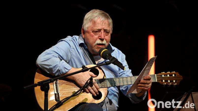 Zu seinem 90. Geburtstag plant der Liedermacher Wolf Biermann drei Festkonzerte in Köln, Hamburg und Leipzig. (Archivbild) Bild: Robert Michael/dpa