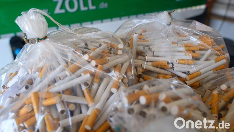 30.000 unverzollte Zigaretten stellten die Zöllner sicher. (Symbolbild) Bild: Klaus-Dietmar Gabbert/dpa