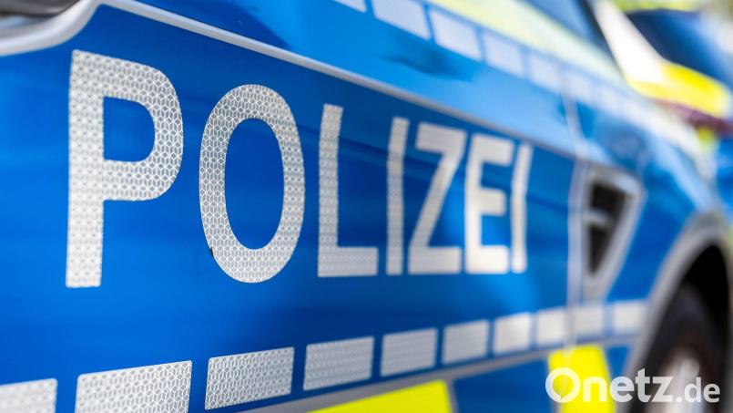 Ungefähr 100 Sammlermünzen wurden bei einer Kontrolle an der Grenze zu Tschechien bei Furth im Wald gefunden. (Symbolbild) Bild: David Inderlied/dpa