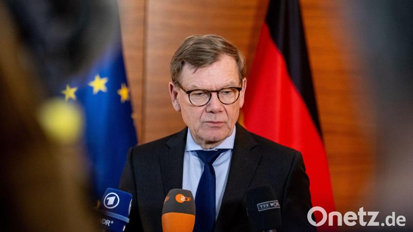 Außenminister Johann Wadephul (CDU) äußert sich am Rande eines Besuches in der polnischen Hauptstadt Warschau auch über die Rückholflüge für gestrandete deutsche Touristen in der Nahost-Region. Bild: Fabian Sommer/dpa
