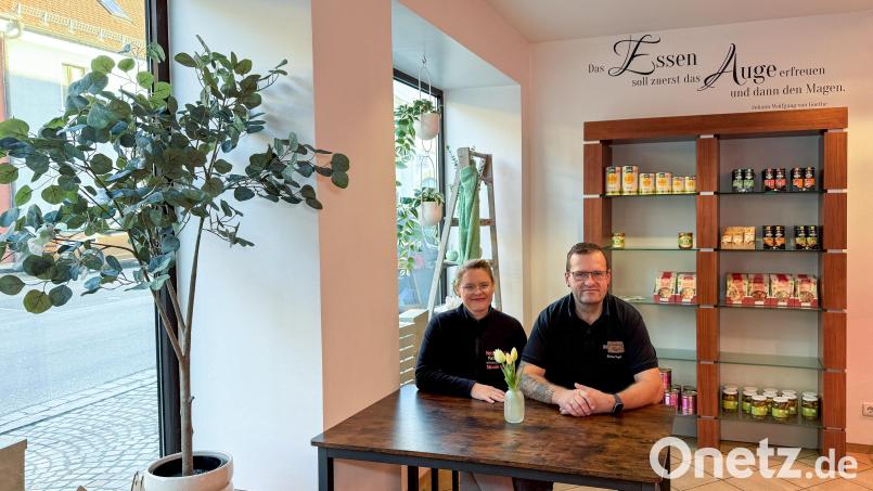 Nicole und Stefan Vogel wären bereit: Am 27. Februar eröffnen sie ihren dritten Standort. Nach Ursulapoppenricht und Amberg nun in Hahnbach. Bild: Petra Hartl
