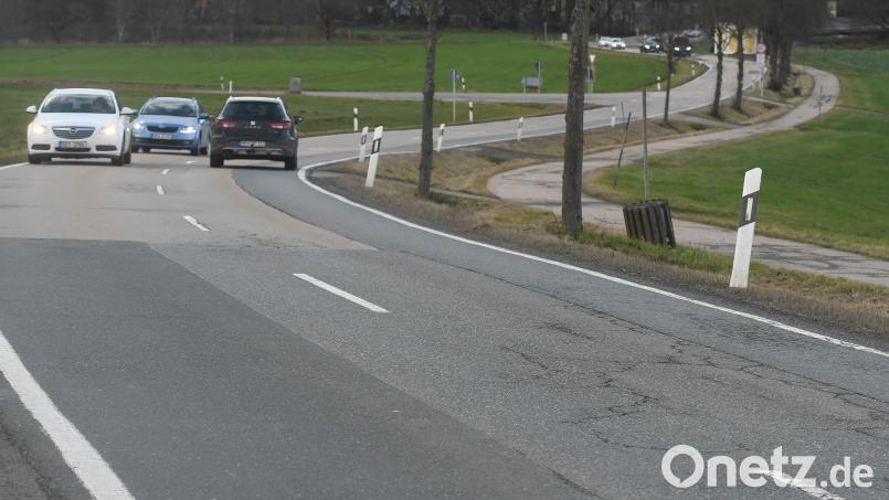 Die Bauarbeiten an der Kreisstraße NEW 37 zwischen Moosbach und Burgtreswitz sollen Ende April beendet werden. Archivbild: Gabi Schönberger