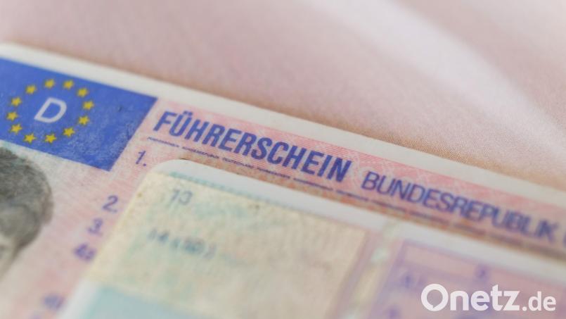 Laut Bundesverkehrsminister Patrick Schnieder soll der Führerschein in Deutschland günstiger werden. Bild: Ole Spata/dpa