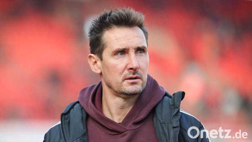 Miroslav Klose gibt sich optimistisch vor dem Heimspiel seines 1. FC Nürnberg gegen Düsseldorf. (Archivbild) Bild: Daniel Karmann/dpa