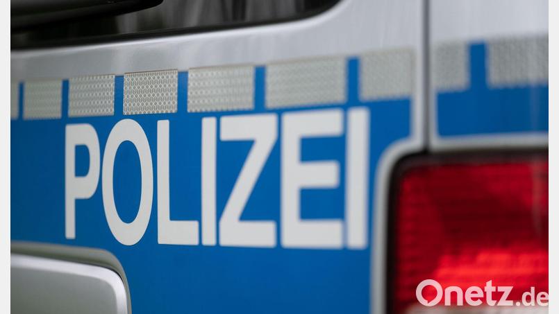 Täuschend echtes Aussehen: Mit schwarzen Softairwaffen haben zwei 15-Jährige in der Bayreuther Fußgängerzone eine Rentnerin bedroht. (Symbolbild) Bild: Marijan Murat/dpa