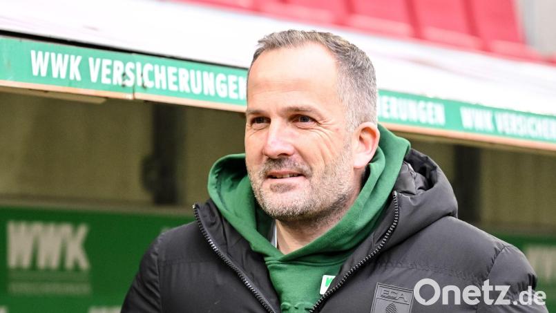 Trainer Manuel Baum will sich mit seinem FC Augsburg in Leipzig für das 0:6 der Hinrunde revanchieren. (Archivbild) Bild: Harry Langer/dpa