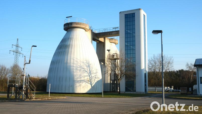 Nach 30 Jahren ist es an der Zeit, die Faultürme des Zweckverbandes "Verbandskläranlage Schwandorf-Wackersdorf" zu sanieren. Die Kosten betragen 1,83 Millionen Euro. Bild: Hirsch