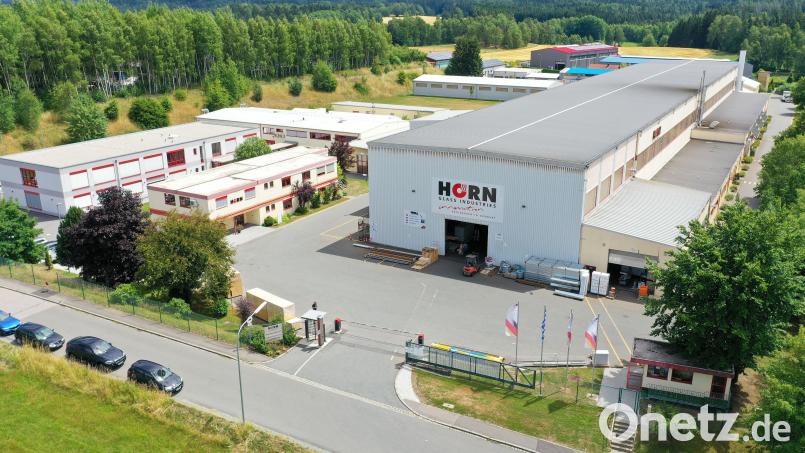 Die Horn Glass Industries AG - hier das Unternehmensgelände in Plößberg - betreut derzeit mehrere Projekte in den Vereinigten Arabischen Emiraten und im Irak. Archivbild: Horn Glass Industries AG
