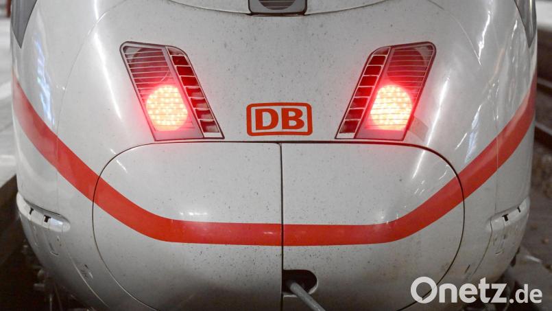 Fernzüge blieben wegen der Streckensperrung teils zunächst im Münchener Hauptbahnhof stehen. (Symbolbild) Bild: Felix Hörhager/dpa