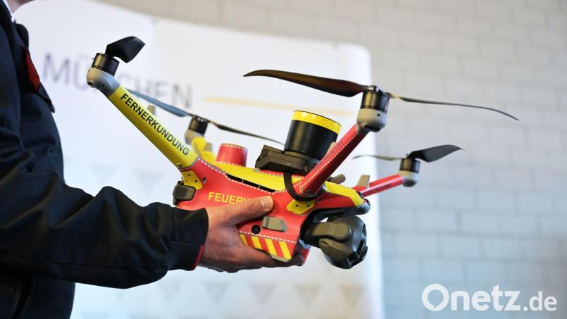 Die voll automatisierten Drohnen fliegen in einer Höhe von 100 bis 120 Metern über dem Einsatzort. Bild: Malin Wunderlich/dpa