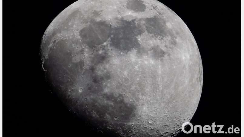 Forschende haben herausgefunden, dass der Asteroid „2024 YR4“ den Mond nicht treffen wird. (Archivbild) Bild: Boris Roessler/dpa