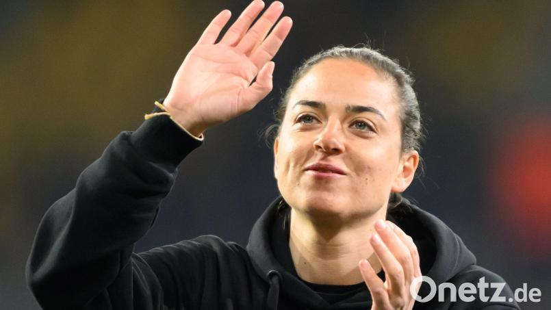 Erster Trainerin im deutschen Männer-Profifußball: Sabrina Wittmann hat beim FC Ingolstadt verlängert. (Archivbild) Bild: Robert Michael/dpa