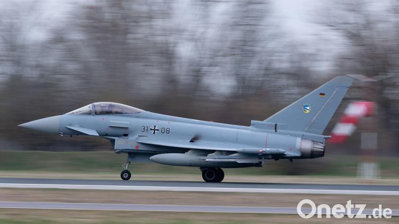 Seit vergangenem Jahr sind besonders tiefe Übungsflüge in einem Gebiet Bayerns wieder erlaubt. (Symbolbild) Bild: Sven Hoppe/dpa