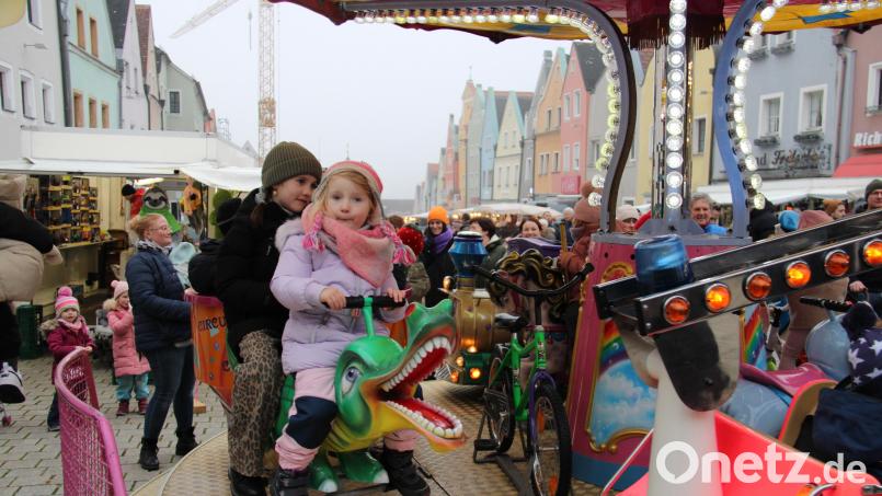 Der traditionelle Kirchweihmarkt wird heuer erstmals nicht am Stadtplatz, sondern auf dem Platz vor der Stadthalle stattfinden. Der vom Kulturausschuss gefasste Beschluss kam nicht bei allen Stadtratsmitgliedern gut an. Archivbild: prh