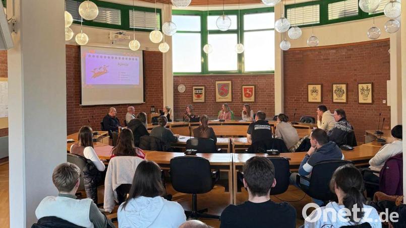 Jugendforum in Kümmersbruck: Die erfreulich hohe Beteiligung am Jugendforum zeigte, wie groß das Engagement und das Interesse in der Gemeinde sind. Bild: Leonie Böhnke/Don Bosco Ensdorf