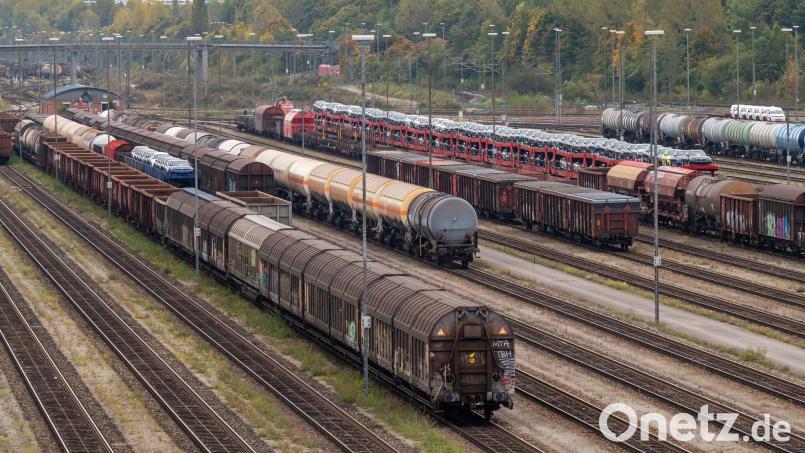 Die Sperrung hatte große Auswirkungen auf den Zugverkehr. (Symbolbild) Bild: Peter Kneffel/dpa